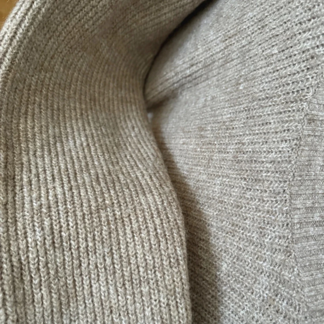 Beige stickad tröja från H&M - 2