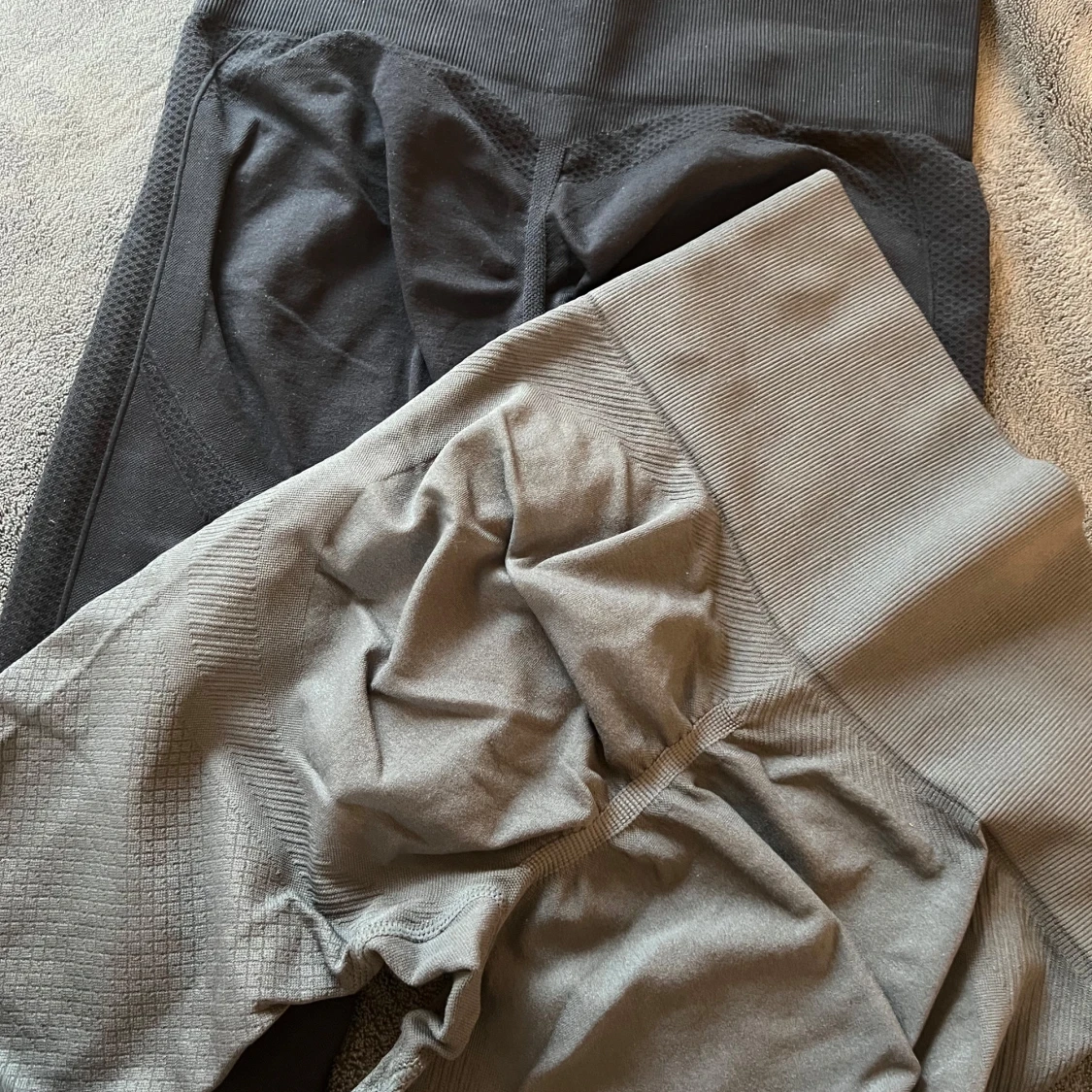 Svarta och grå leggings - 1