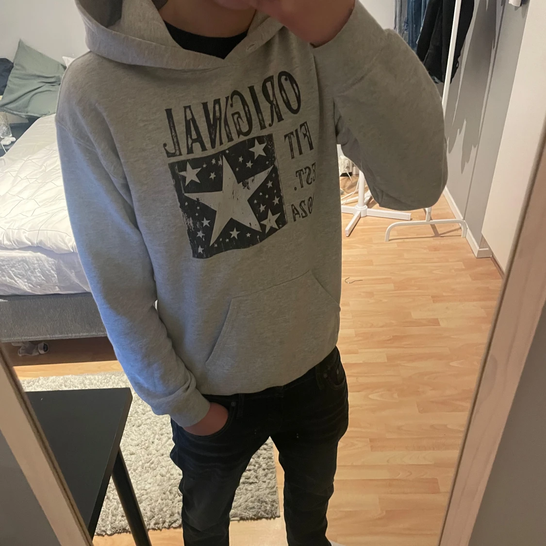 Grå hoodie från SCNDI
