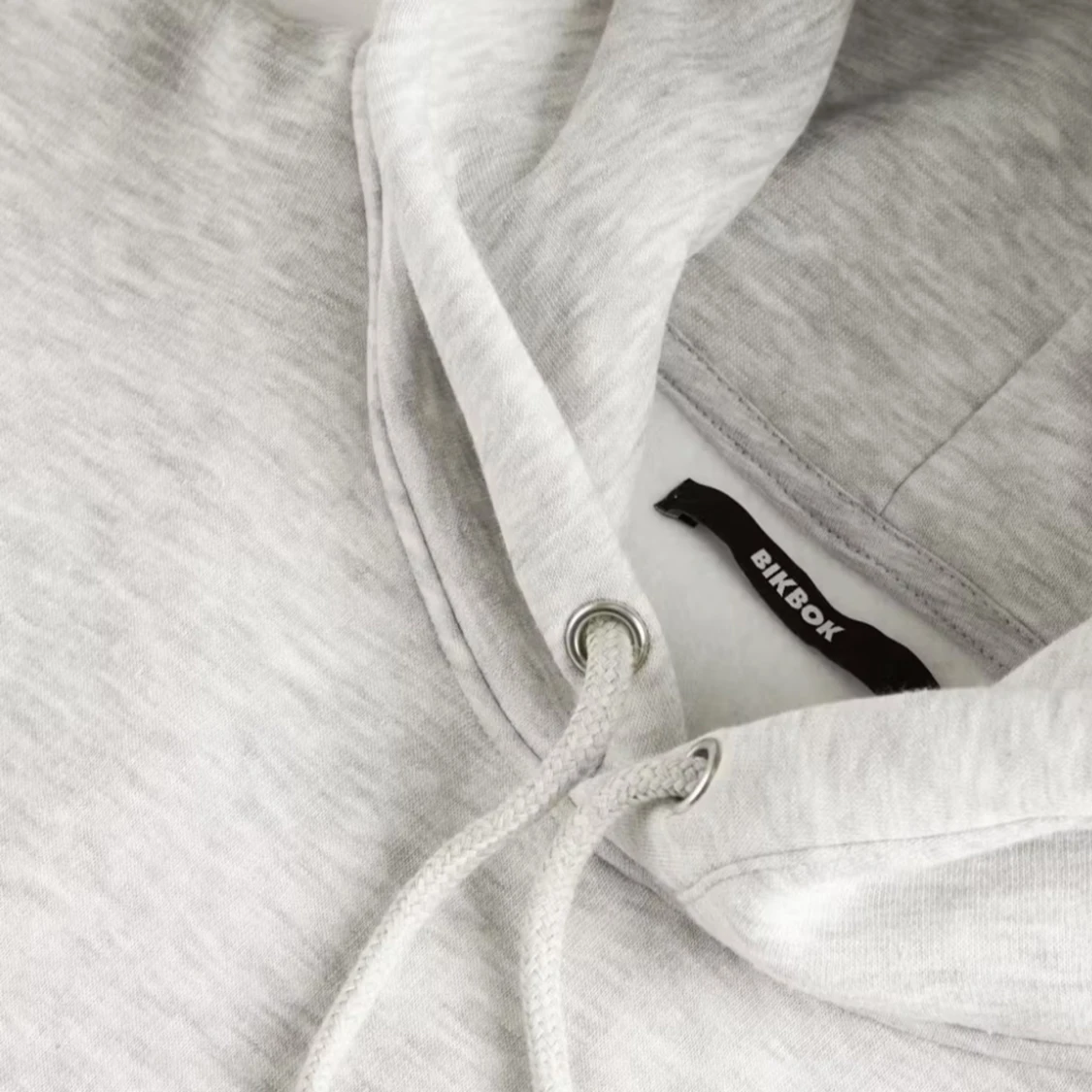 Grå hoodie från Bikbok - 2