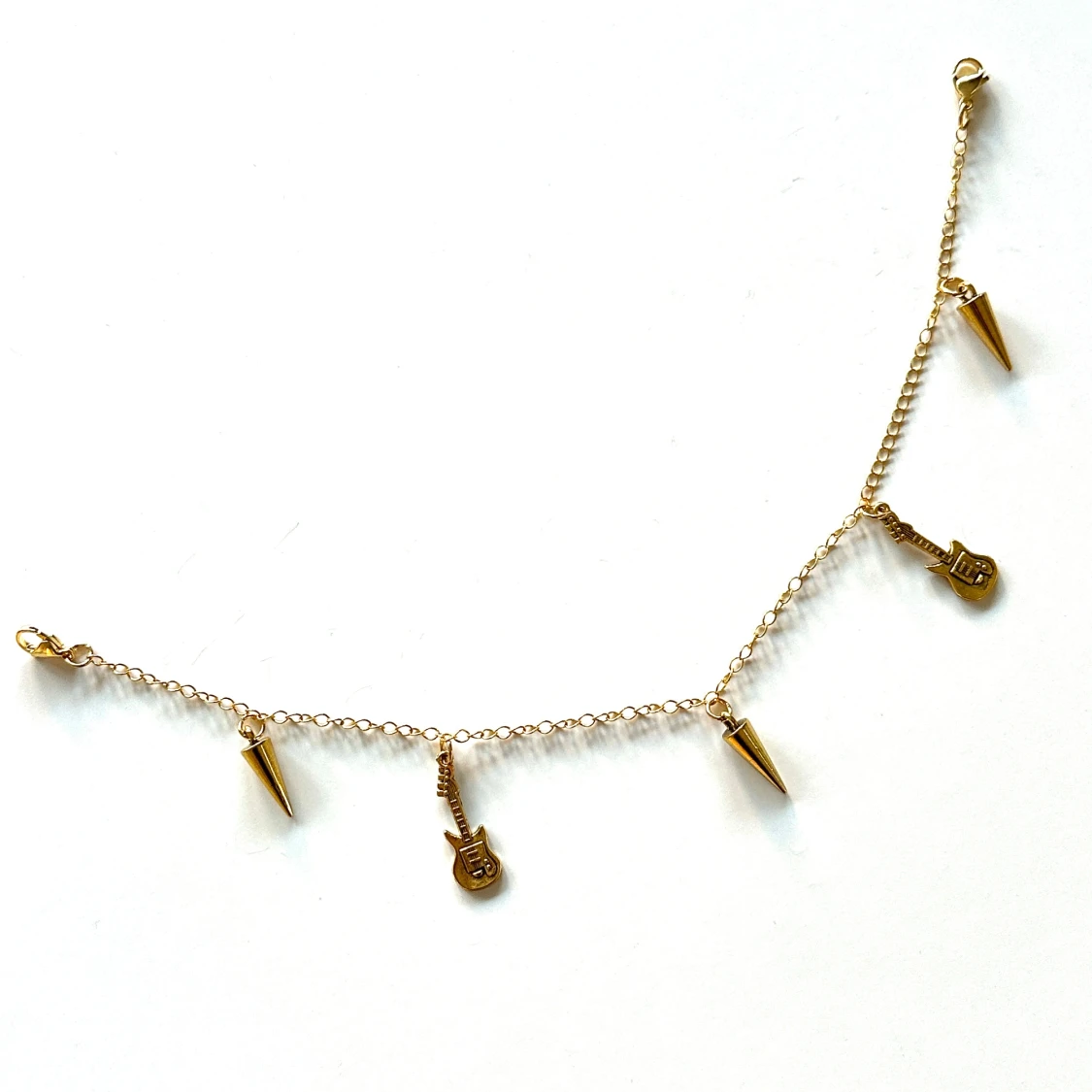 Guldfärgat accessoarsmycke