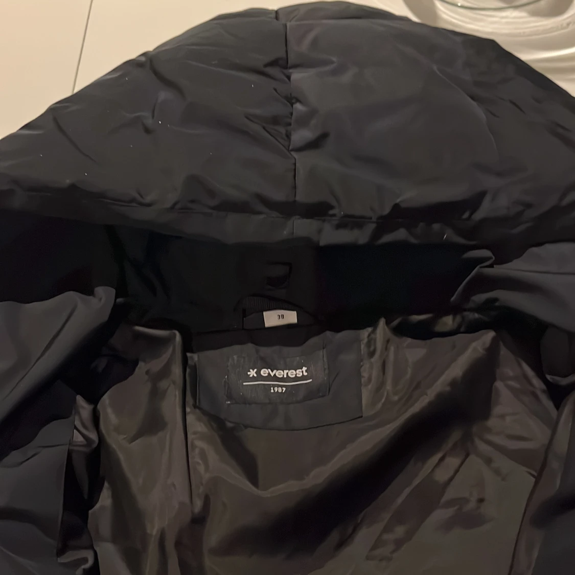 Svart dunjacka från Everest - 2