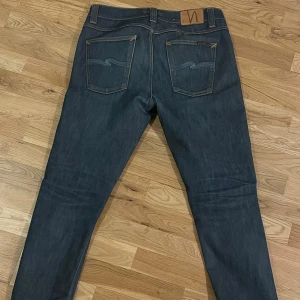 Nudie Jeans ”lean dean” - Säljer dessa feta nudie jeans i modellen lean dean. W31/L32. Perfekt skick! Vid funderingar är det bara att fråga!