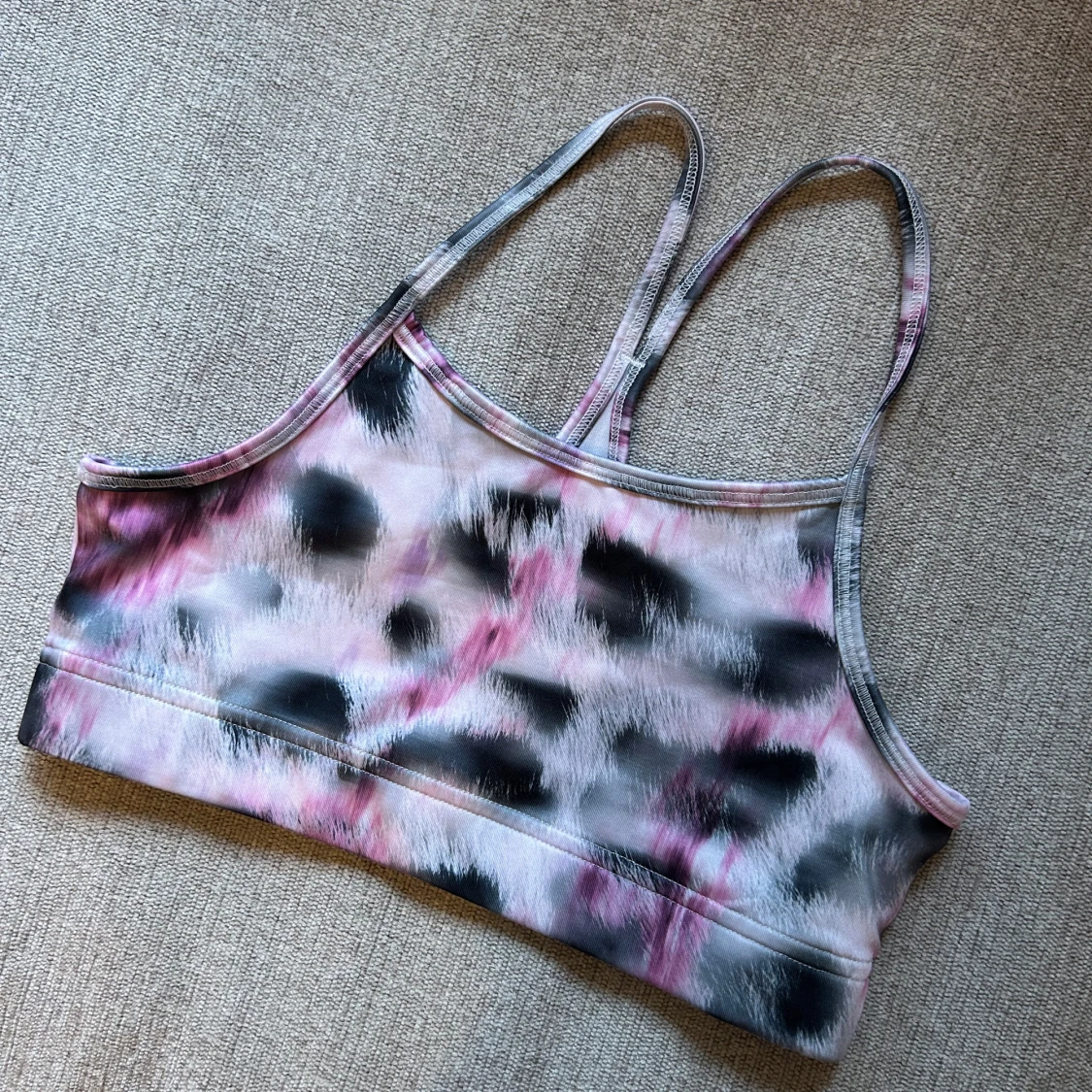 Mönstrad sporttopp från SOC