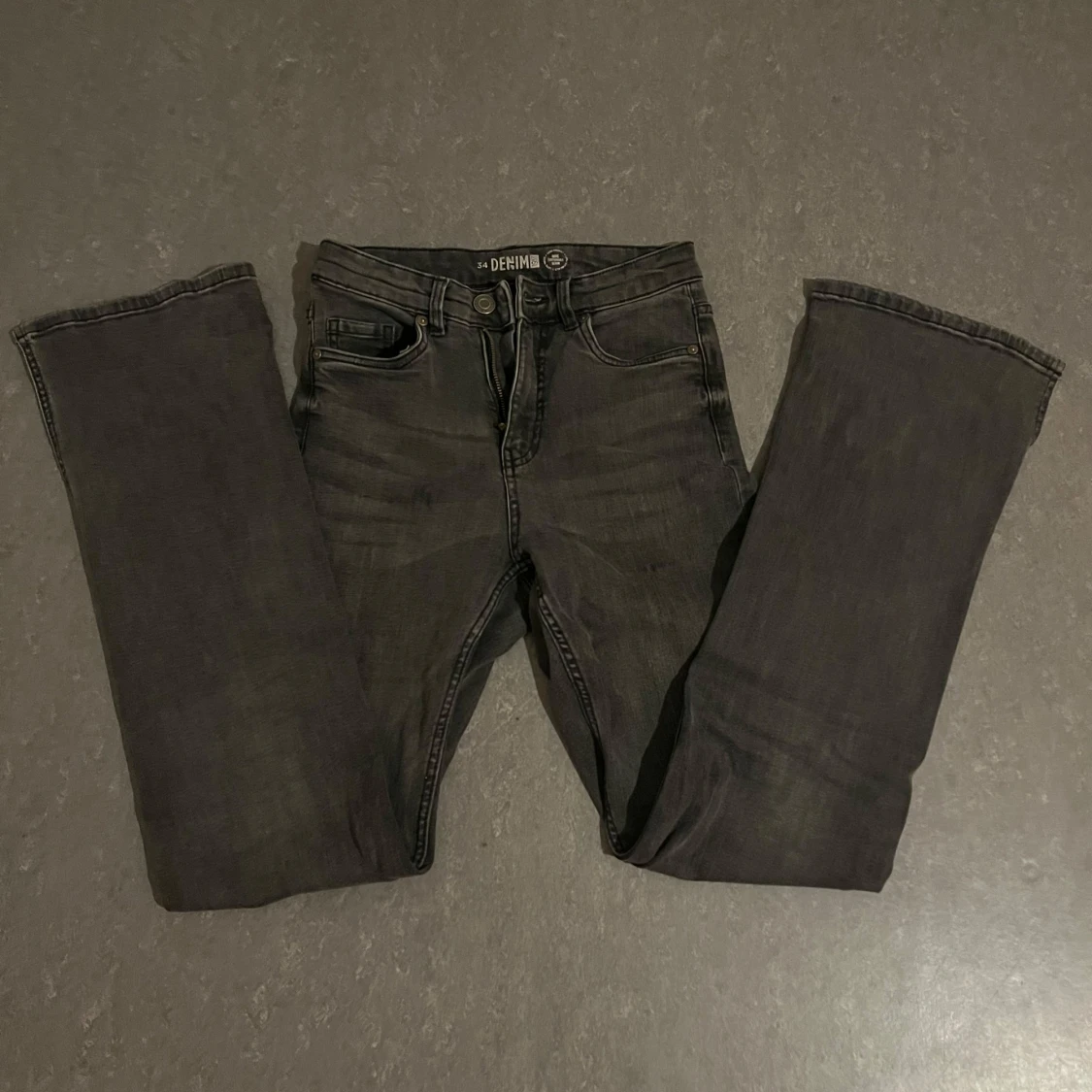 Svarta bootcut jeans från Denim - 2