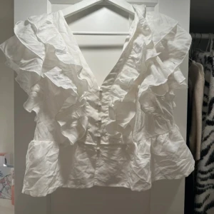Vit blus  - Blus i bra skick. Perfekt till sommaren☺️