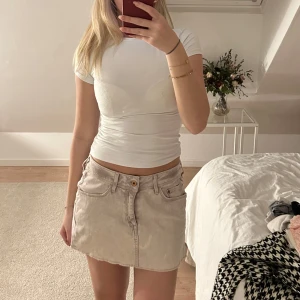 jeanskjol - skitsnygg rosa/beige/grå lågmidjad jeanskjol 💌