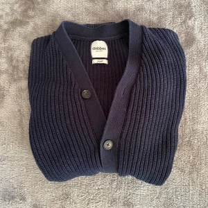 Mörkblå kofta från Dobber - Mörkblå kofta från Dobber! Passar dig runt 180, kom privat vid funderingar !😊