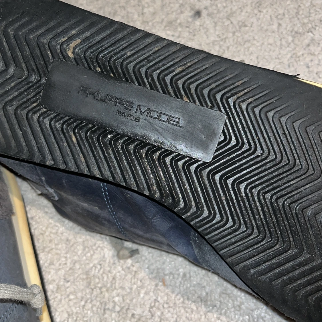 Grå och blå sneakers från Philippe Model - 1