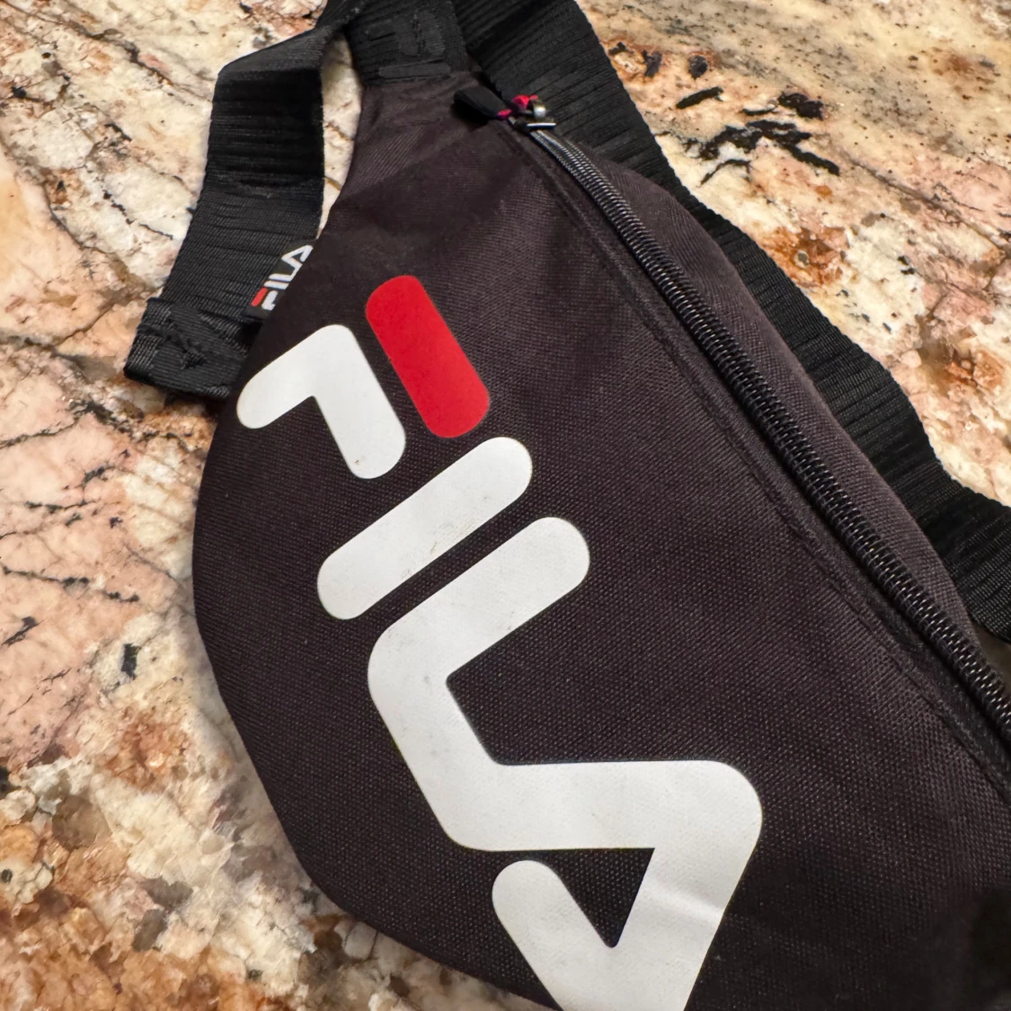 Svart magväska från Fila - 1