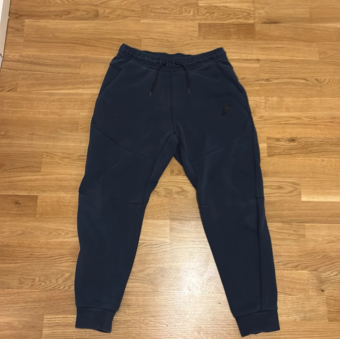 Mörkblå hoodie från Nike - 3