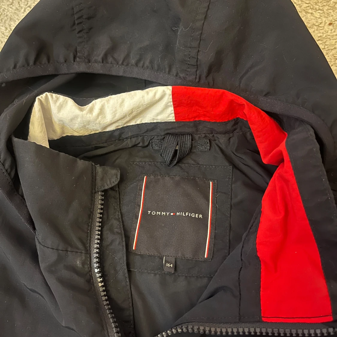 Mörkblå vindjacka från Tommy Hilfiger - 2