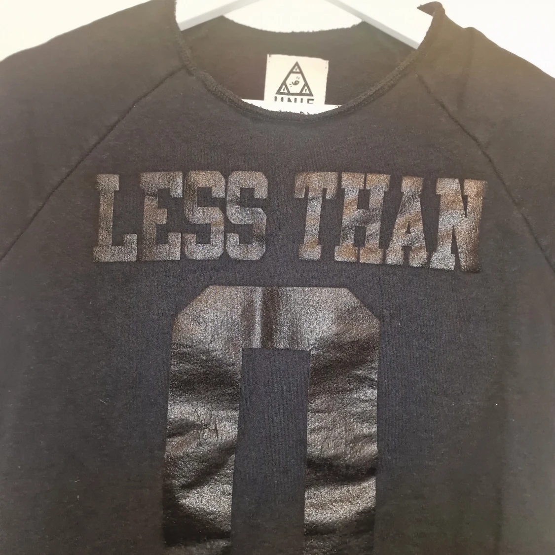 Svart t-shirt från UNIF - 2