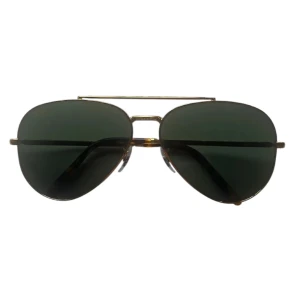 Aviator Solglasögon - Ray-Ban - Oanvända klassiska aviator solglasögon från Ray-Ban med guldfärgad metallram och mörkgröna linser. Orginal pris 1450kr.  Storlek 62 14