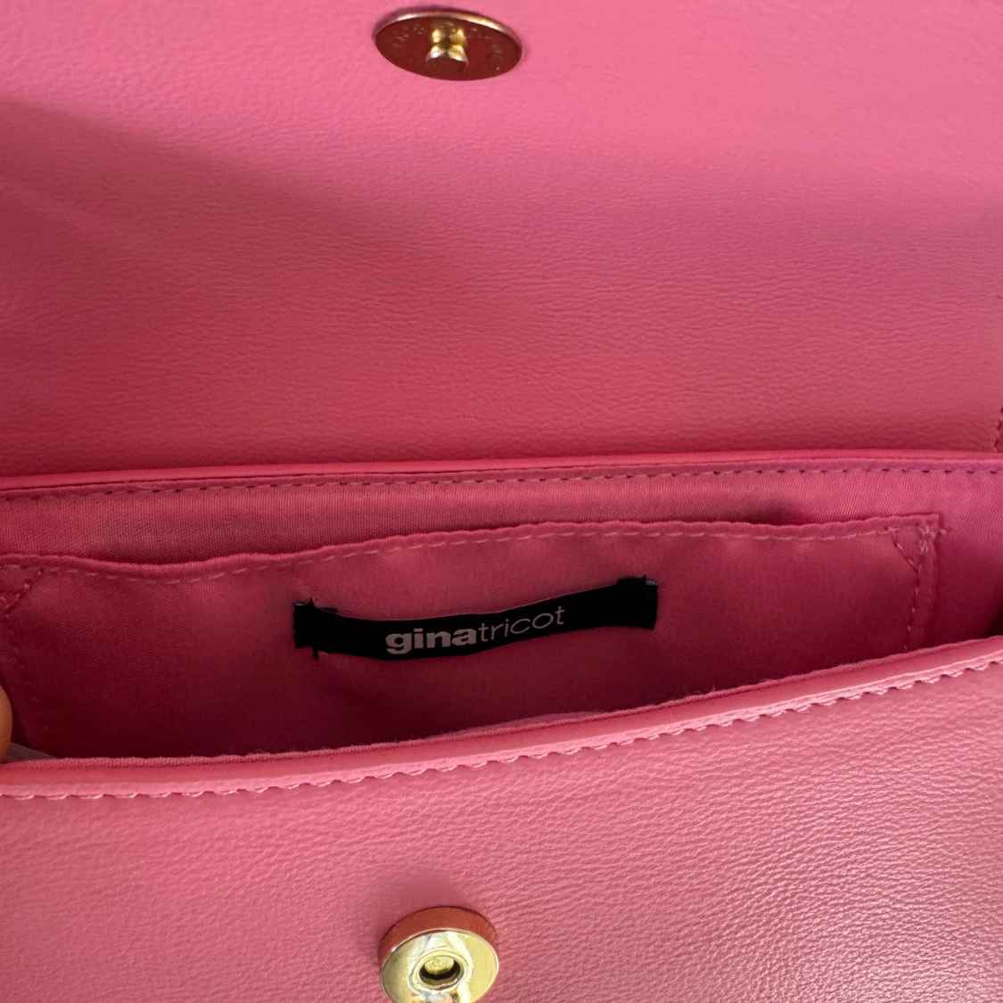 Rosa axelväska från Gina Tricot - 1