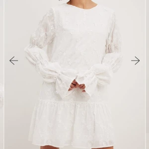 Studentklänning  - Superfin klänning från nakd, endast använd en gång