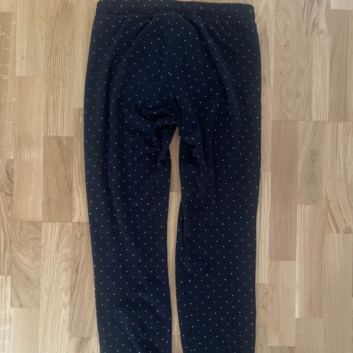 Svarta mjukisbyxor med prickigt mönster🎄❤️ - 90
