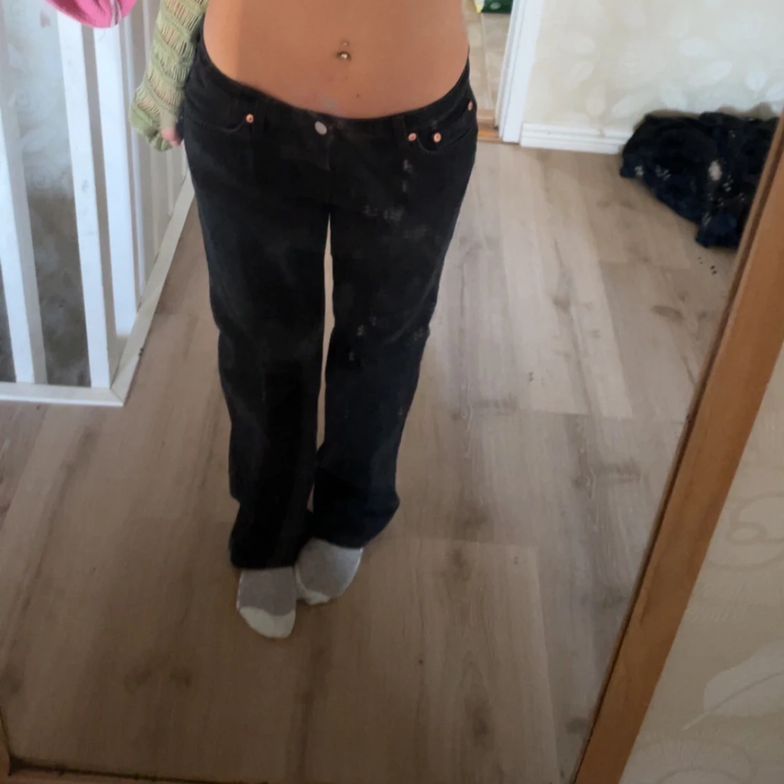 Svarta jeans i bra skick - 90