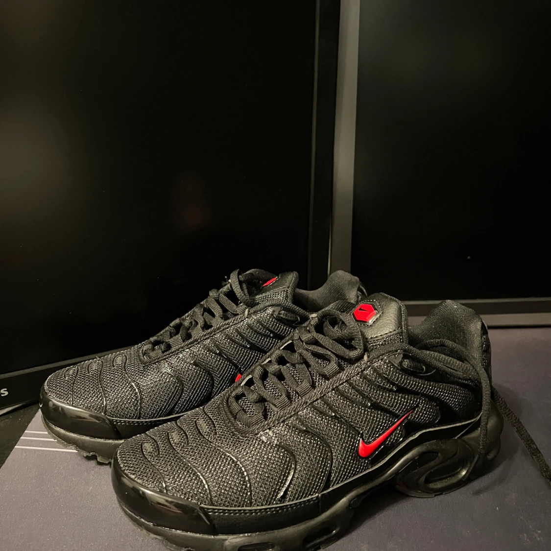 Svarta röda nike tn rep 