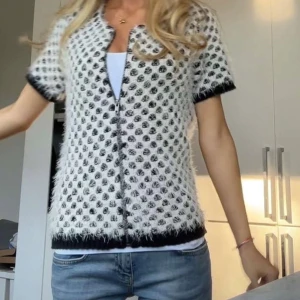 Super najs kofta  - Säljer min as söta kofta som är super cool från intimissmi 🥰🥰