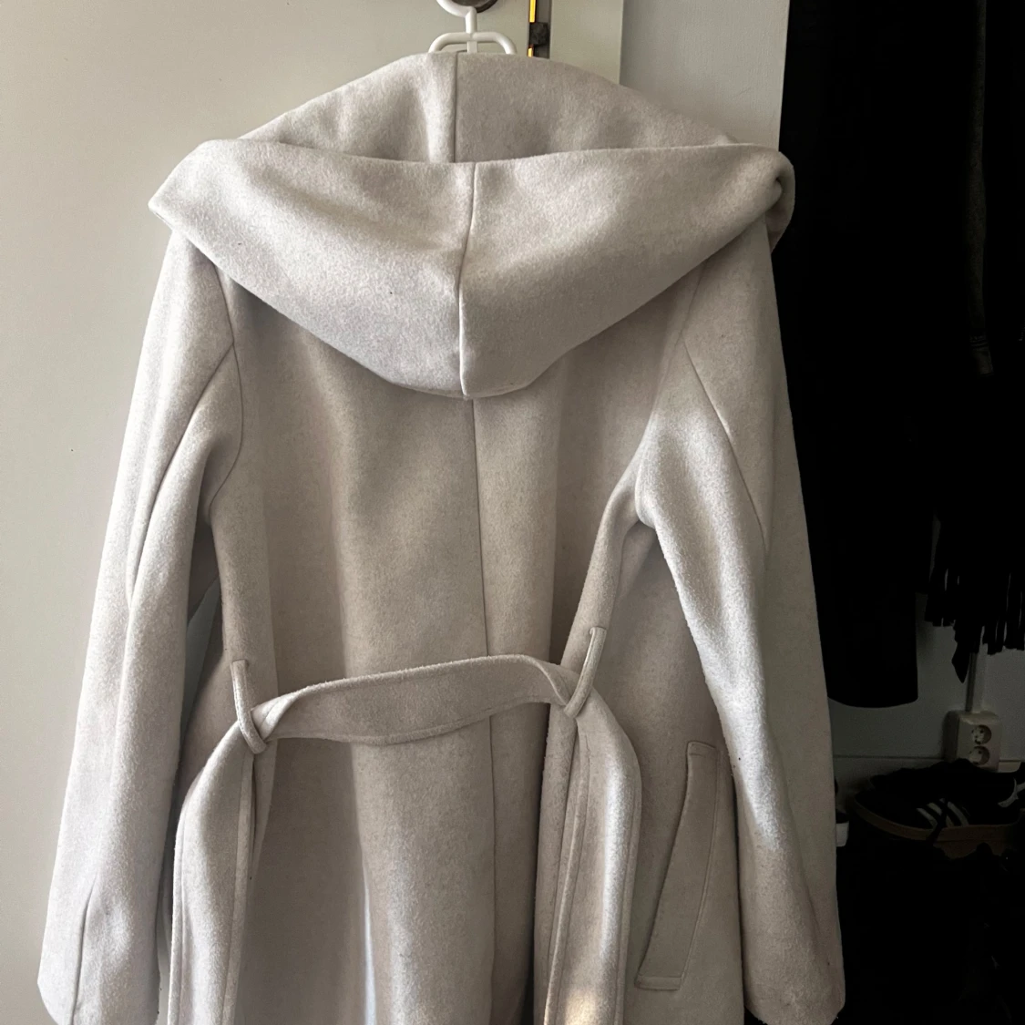 Crémevit kappa från Zara - 90