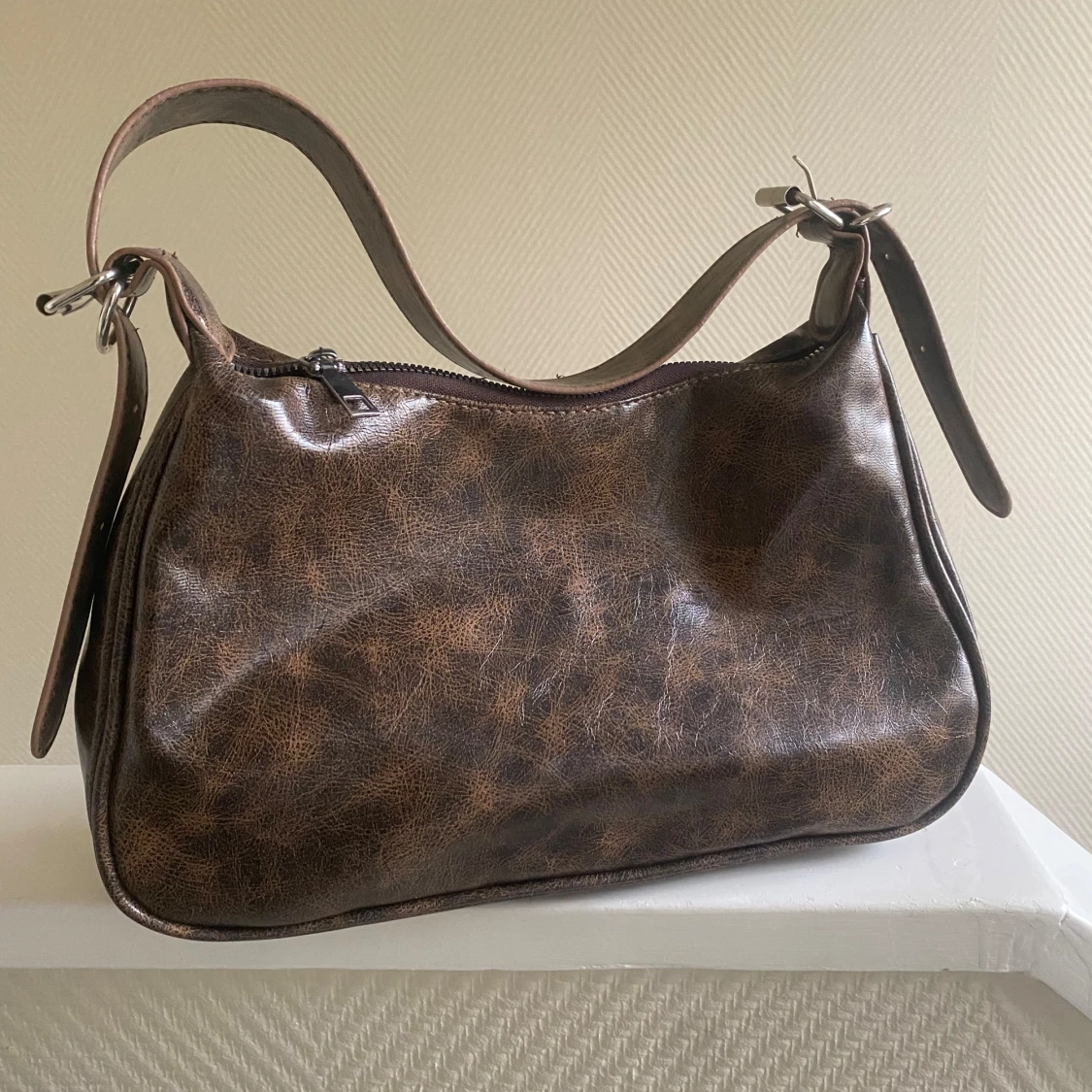 Brun axelväska i skinn - 90