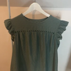 Grön topp - Aldrig andvänt då den inte passa mig! Den är i storlek S, skriv för fler bilder 