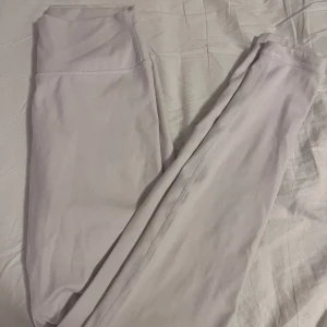 ICIW angelica blick byxor - Tränings byxor från ICIW angelica blick. Bra skick, inga fläckar eller trasigheter. Storlek M