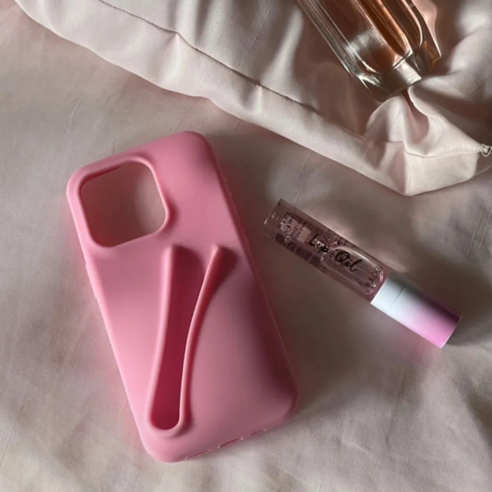 Mobilskal med läppglanshållare 💄iPhone 13/14/15 pro . Accessoarer.