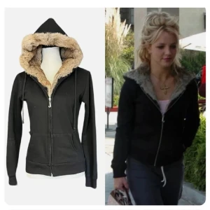 Rare juicy couture - Säljer min vintage rare juicy couture kofta. Britney Spears har haft på sig den. Denna är jätte rare. Priset går att diskutera, Säljer då jag inte använder den längre och känner att den behöver ett nytt hem. Jätte svår att få tag på 