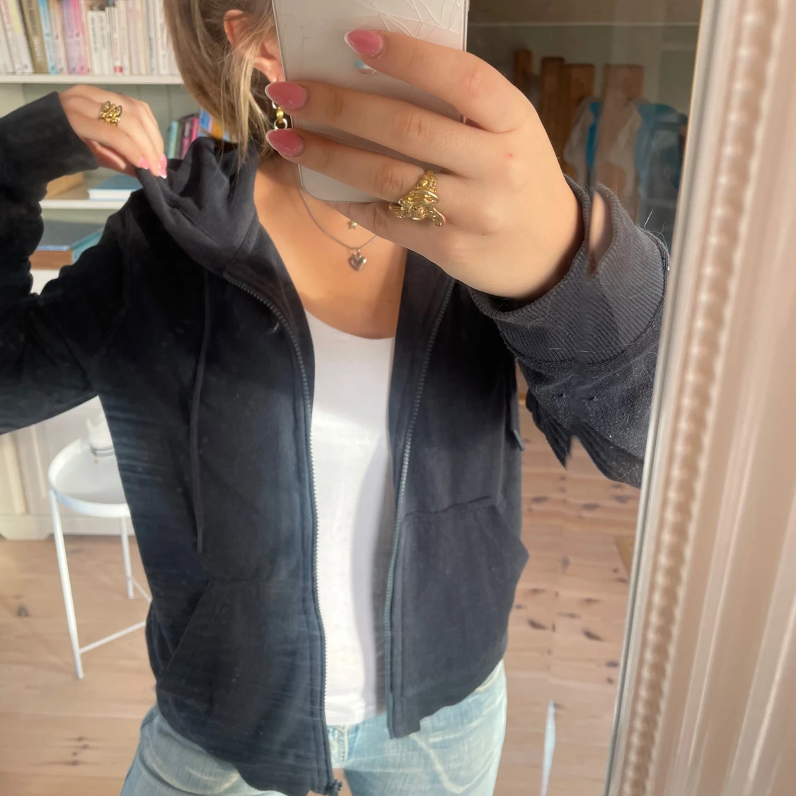 Mörkblå hoodie med dragkedja