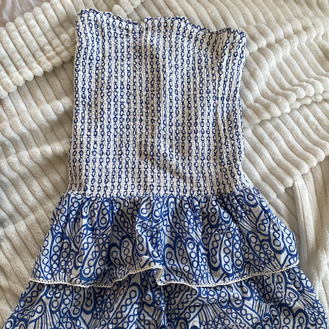 Blåvit klänning från Gina Tricot