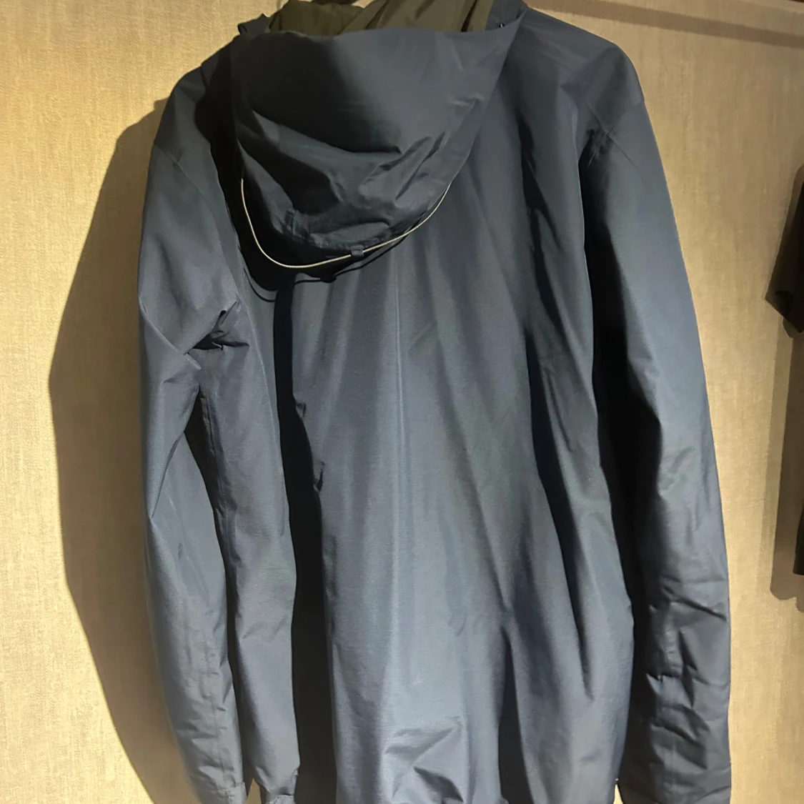 Blå vindjacka från Haglöfs - 90