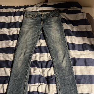 Nudie jeans  - Bra skick inte så använda pris kan diskuteras 