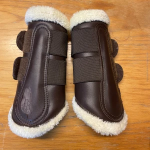 Bruna damasker - Ena är lite avskavd på insidan men de är i fungerande skick. Storlek S 🫶🏼