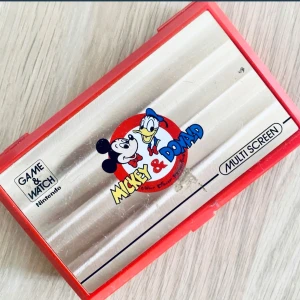 Nintendo Game & Watch Multi Screen - Nintendo Game and watch Green House. Multiscreen.  Och Miky & Donald Fungerar felfritt.  Tyvärr saknar båda spelen batteri lucka. 