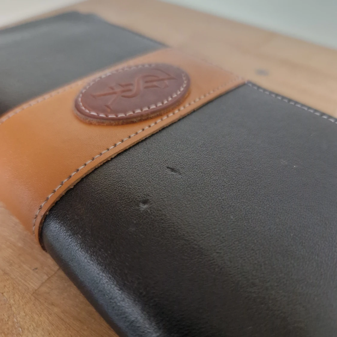 Svart och brun plånbok från Yves Saint Laurent (Äkthetsintyg från Tradera) - Vintage - 90