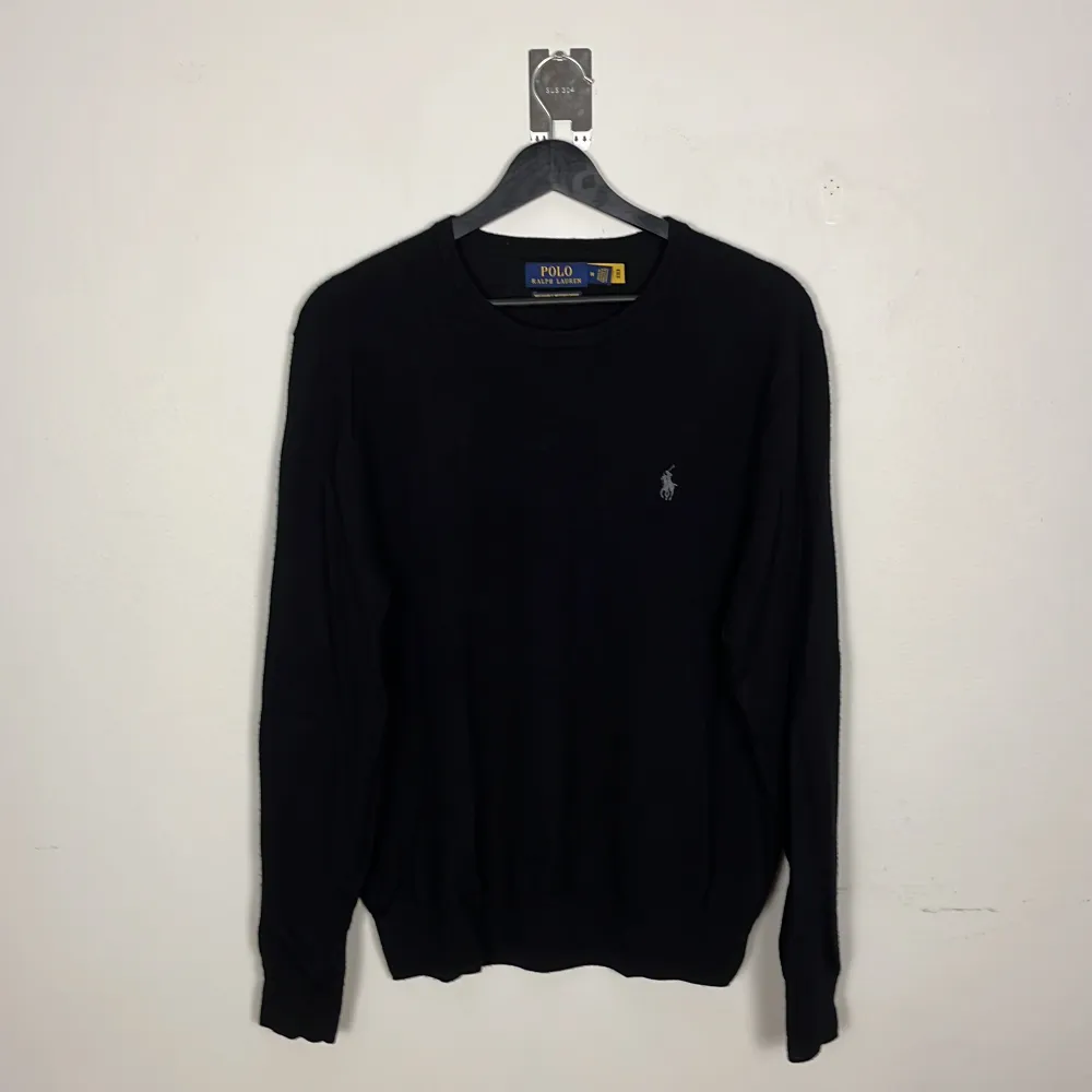 Ralph Lauren merino crewneck, använd fåtal gånger. Perfekt nu till vintern!. Tröjor & Koftor.