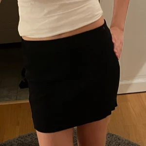 Kort minikjol  - Tight mini kjol från Missäy i nordstan. Passar mig med storlek S💕