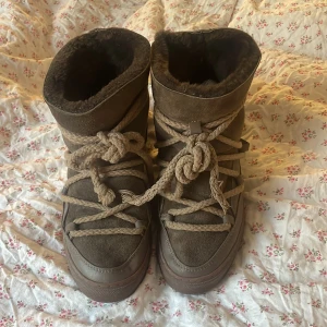 Bruna skor från Inuikii - Bruna Inuikii skor i storlek 39. De har knappt används och är i bra skick. Tryck köp nu om intresserad