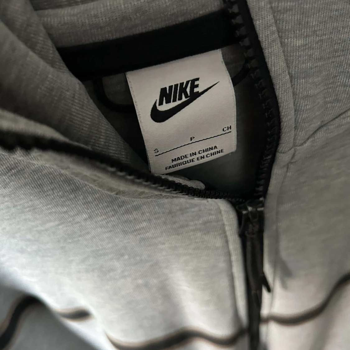 Grå hoodie från Nike - 91