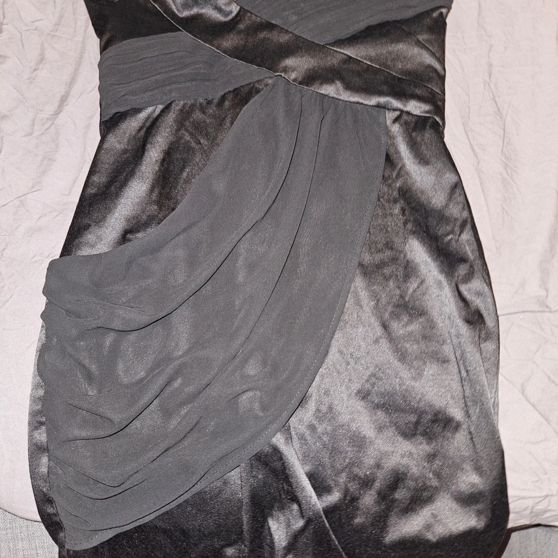 Svart axelbandslös klänning - 91