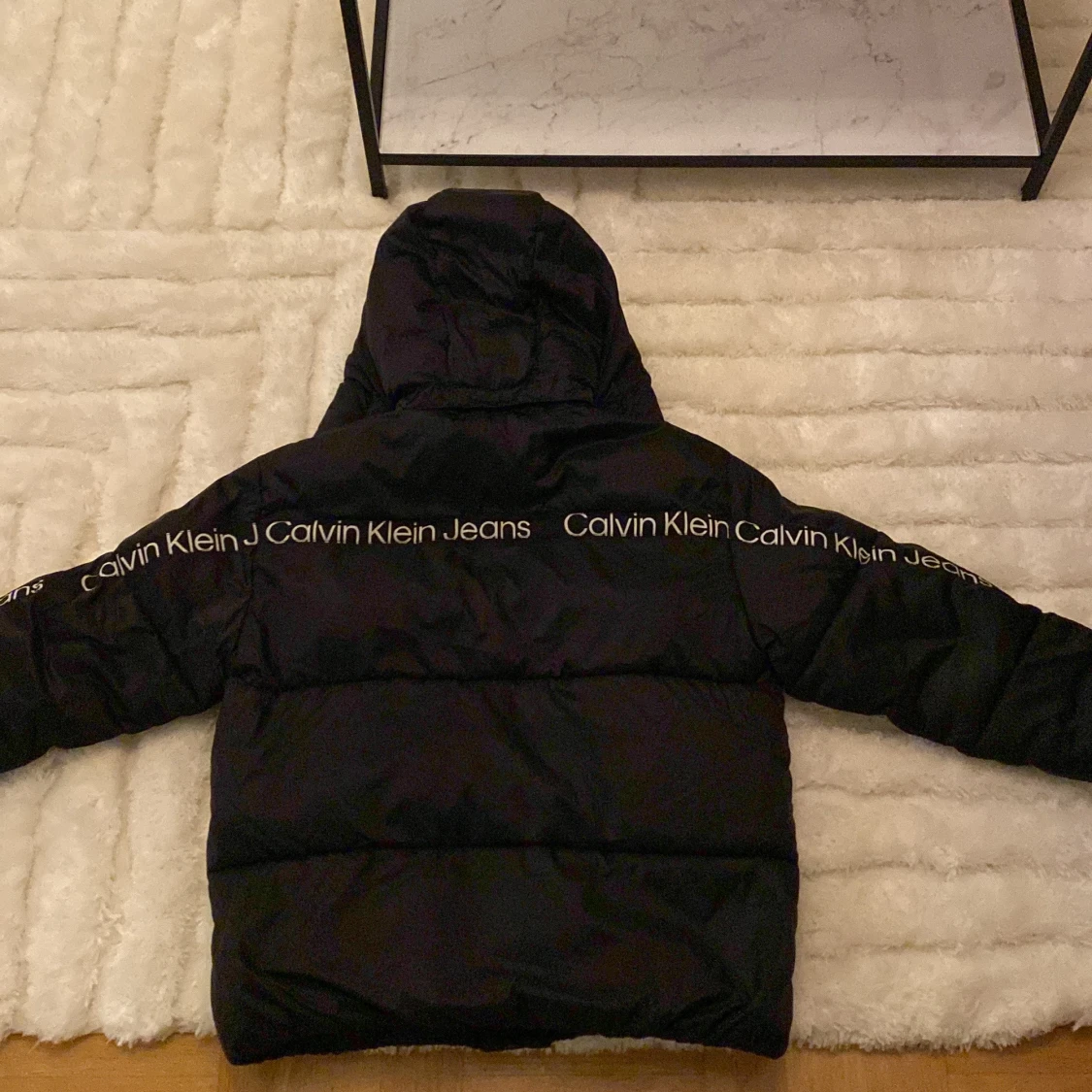 Svart pufferjacka från Calvin Klein - 90