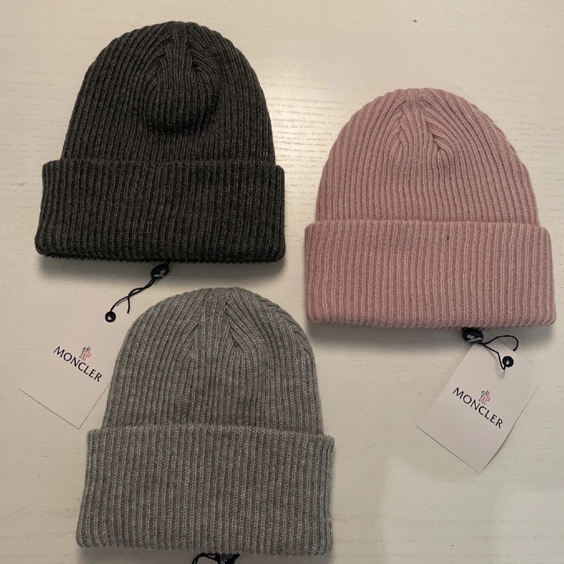 3 beanie mössor , moderna och snygga helt nya  - 90