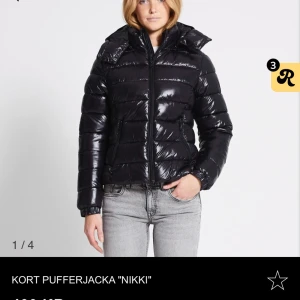 Jacka lager157 - Slutsåld svart glansig jacka i storlek s ”nikki”