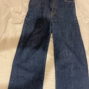 Levi's jeans  - Säljer ett par klassiska Levi's jeans som är lite oversized sitter bra i midjan och lite lösare nertill 