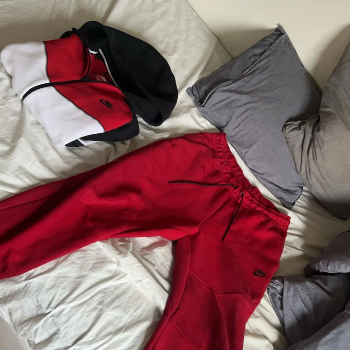 Röd och svart Nike tech - 91