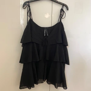 Fin topp - Fint linne från missäy som är oanvänt. Har inga bilder på eftersom den inte passar mig❣️❣️❤️