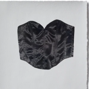 ”korsett” topp - glansig topp i nyskick 