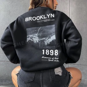 Tjocktröja  - Nyskick, text på ryggen